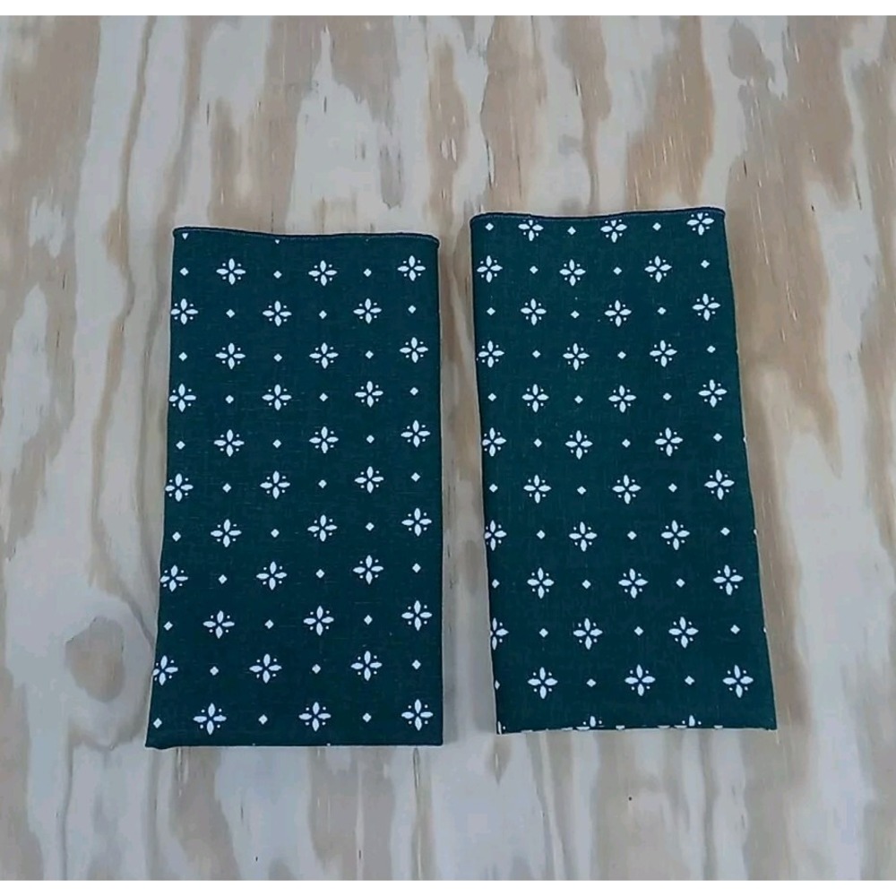 Vintage Lot Of 2 Green Napkins Festive Green Christmas Dinner Table‎ Napkins